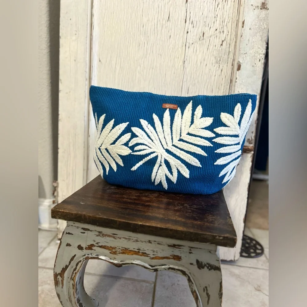 ☀️☀️Christian Siriano‎ Blue and White Tropical Tote-NWT☀️☀️